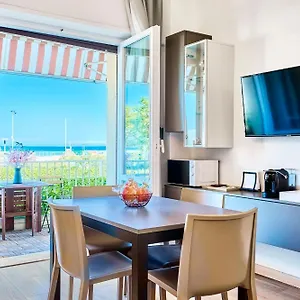 https://casarava-ceccarini-terrazza-vista-mare.riccione-hotels.org